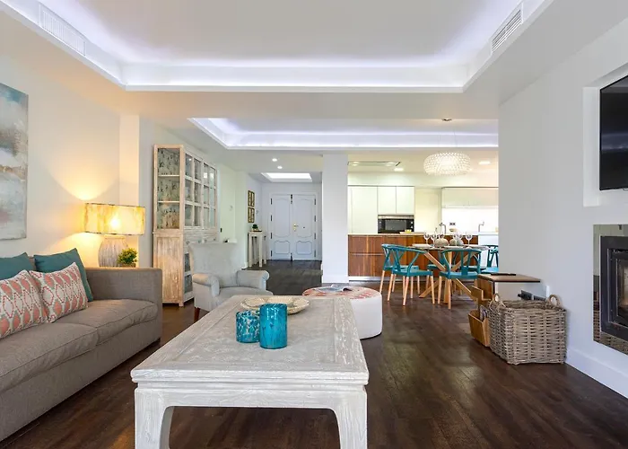 Genteel Venalmar Terrace Apartment *